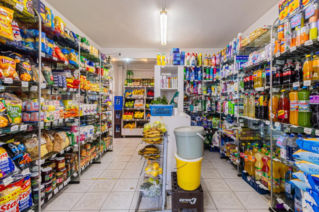 Spațiu comercial stradal 57 mp utili, complet utilat