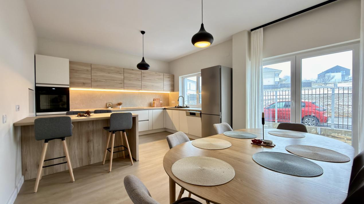 Vilă modernă de închiriat 