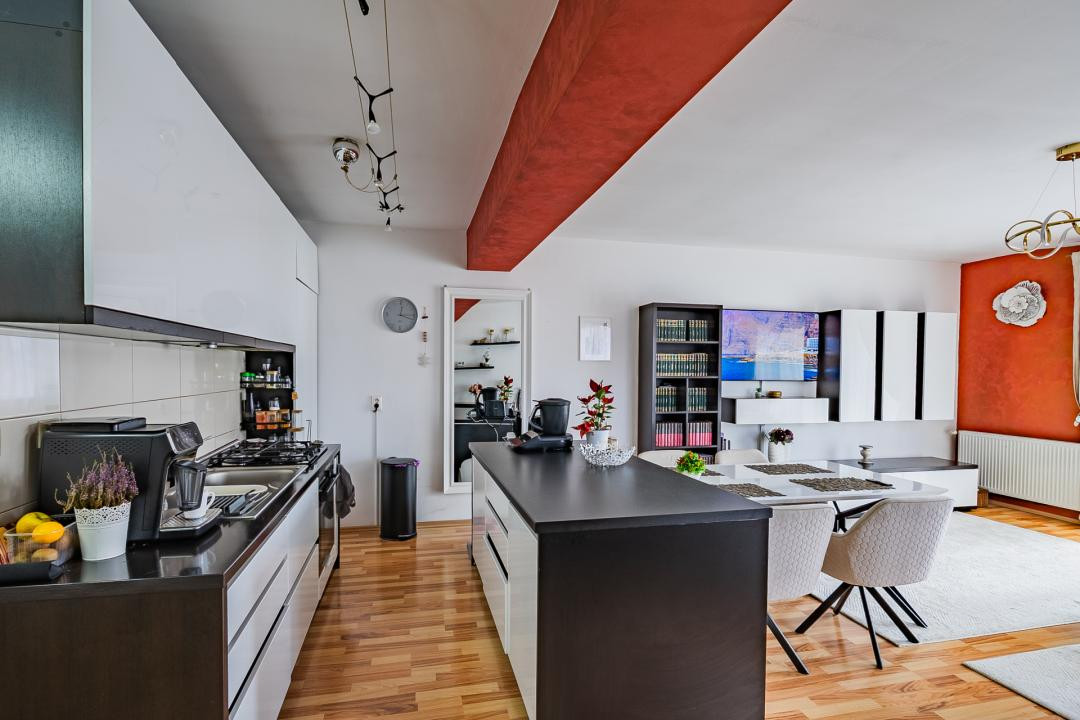 Apartament 3 camere - Etaj 1 - str. Lupeni - 94 mp total