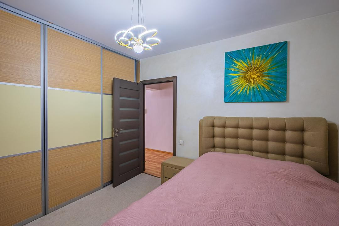 Apartament 3 camere - Etaj 1 - str. Lupeni - 94 mp total