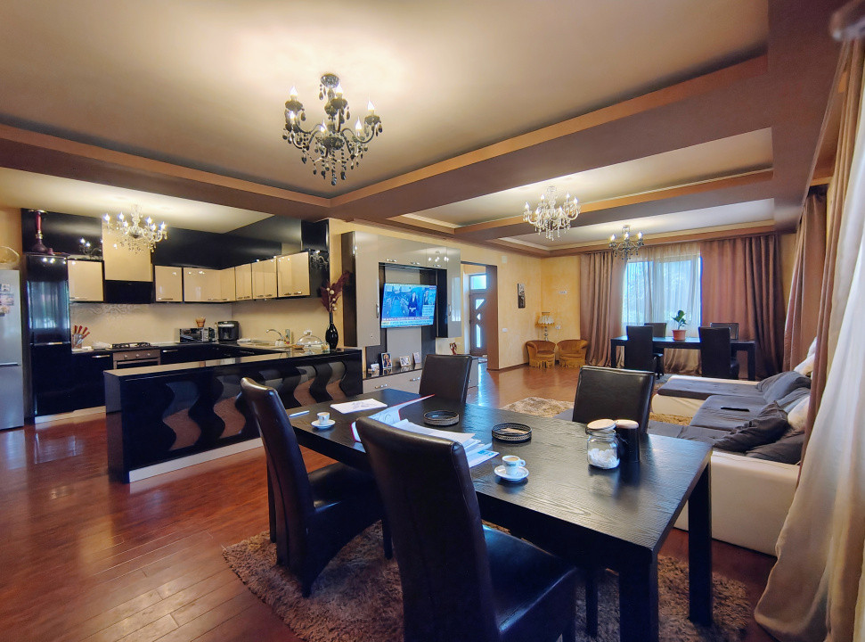 ✨Vila 8 camere, premium – Investiție versatilă, Brădești