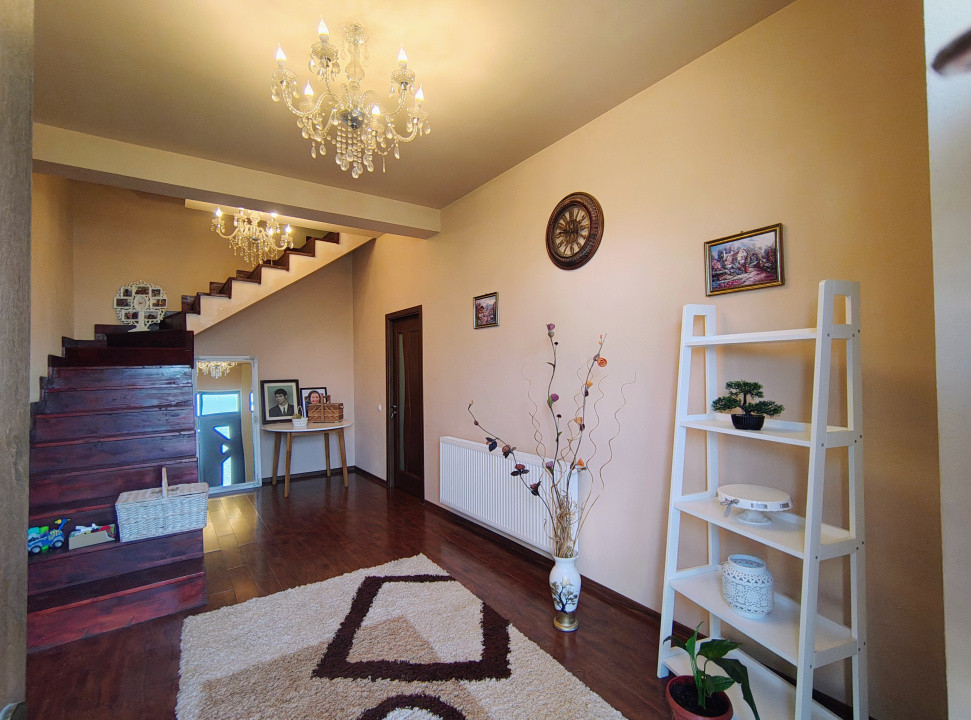 ✨Vila 8 camere, premium – Investiție versatilă, Brădești