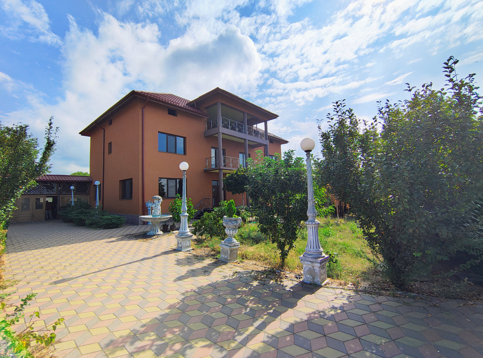 ✨Vila 8 camere, premium – Investiție versatilă, Brădești