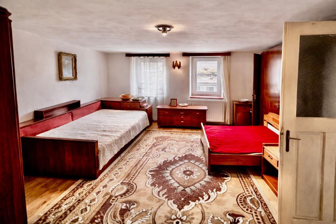 Tradiție și potențial: casă cu șură, utilități complete, Turnu Roșu