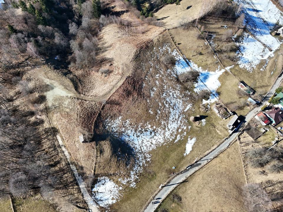 Teren intravilan de vanzare Dambovicioara , Piatra Craiului