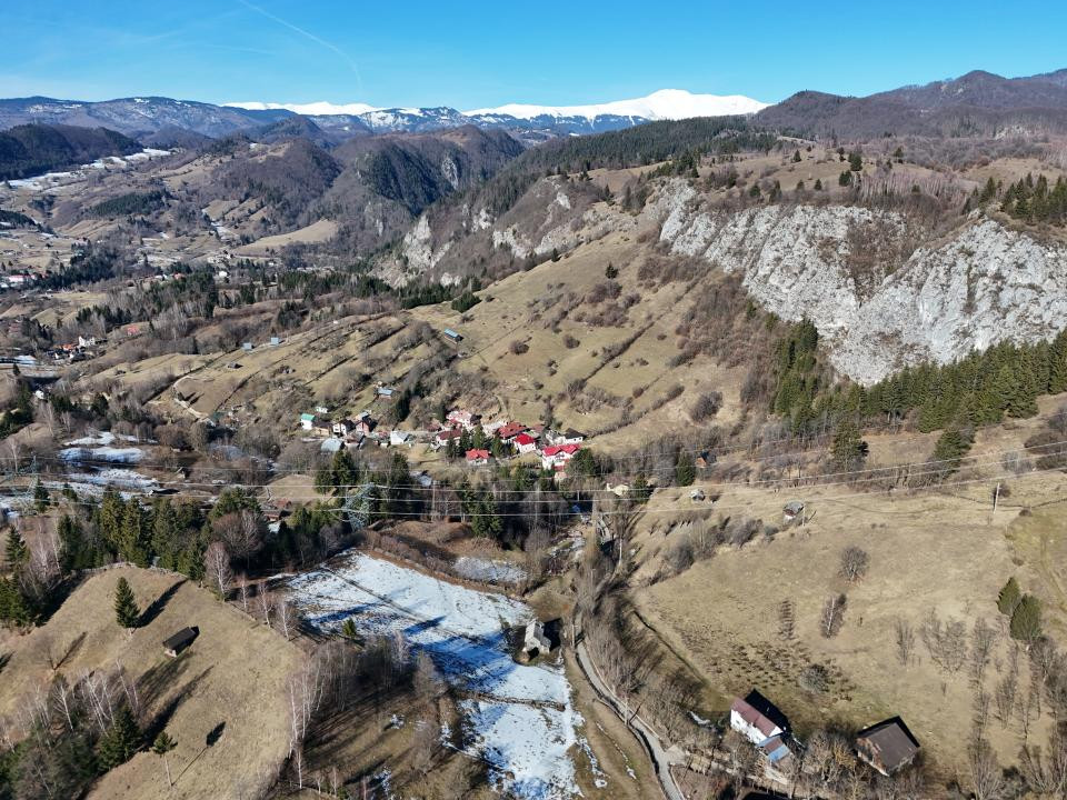 Teren intravilan de vanzare Dambovicioara , Piatra Craiului