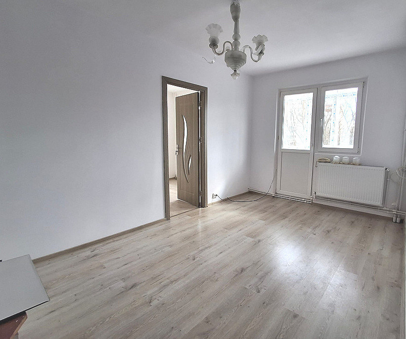 Apartament 2 camere semidecomandat • renovat complet 
