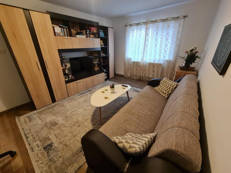 Apartament cu 3 camere, etajul 1 cu 2 bai in Nicolina, pe strada Ovidiu!
