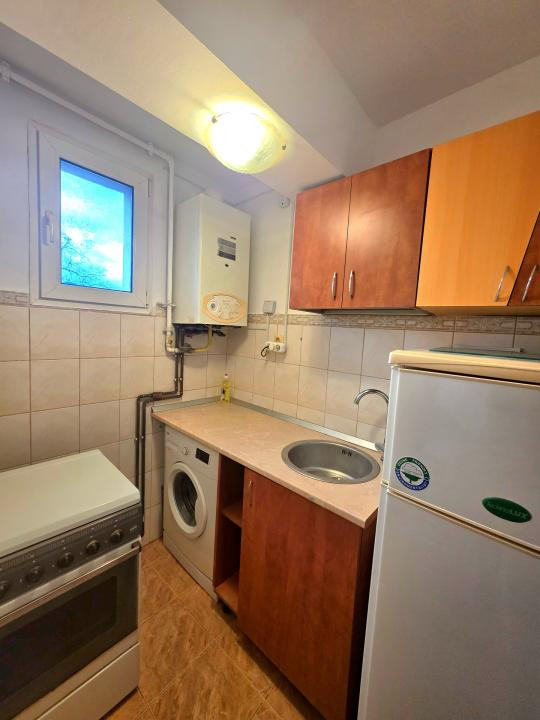 De închiriat GARSONIERĂ | etaj intermediar 