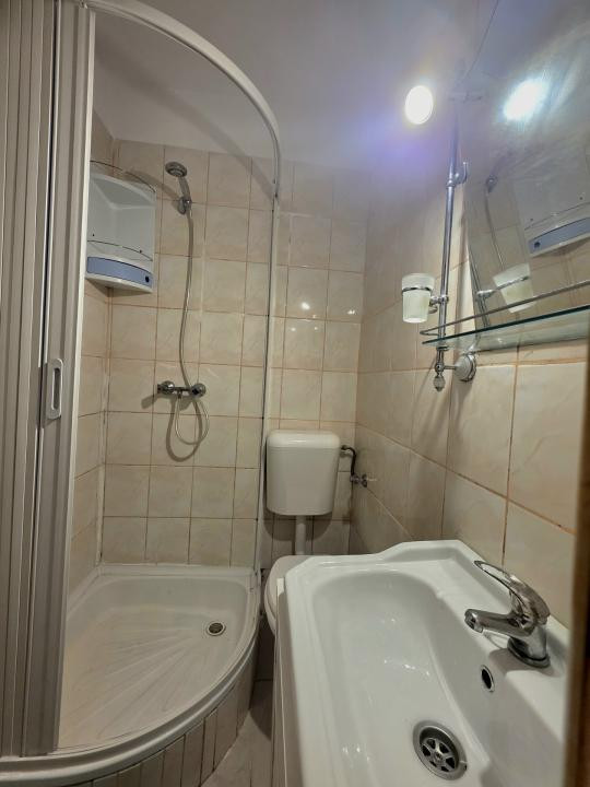 De închiriat GARSONIERĂ | etaj intermediar 