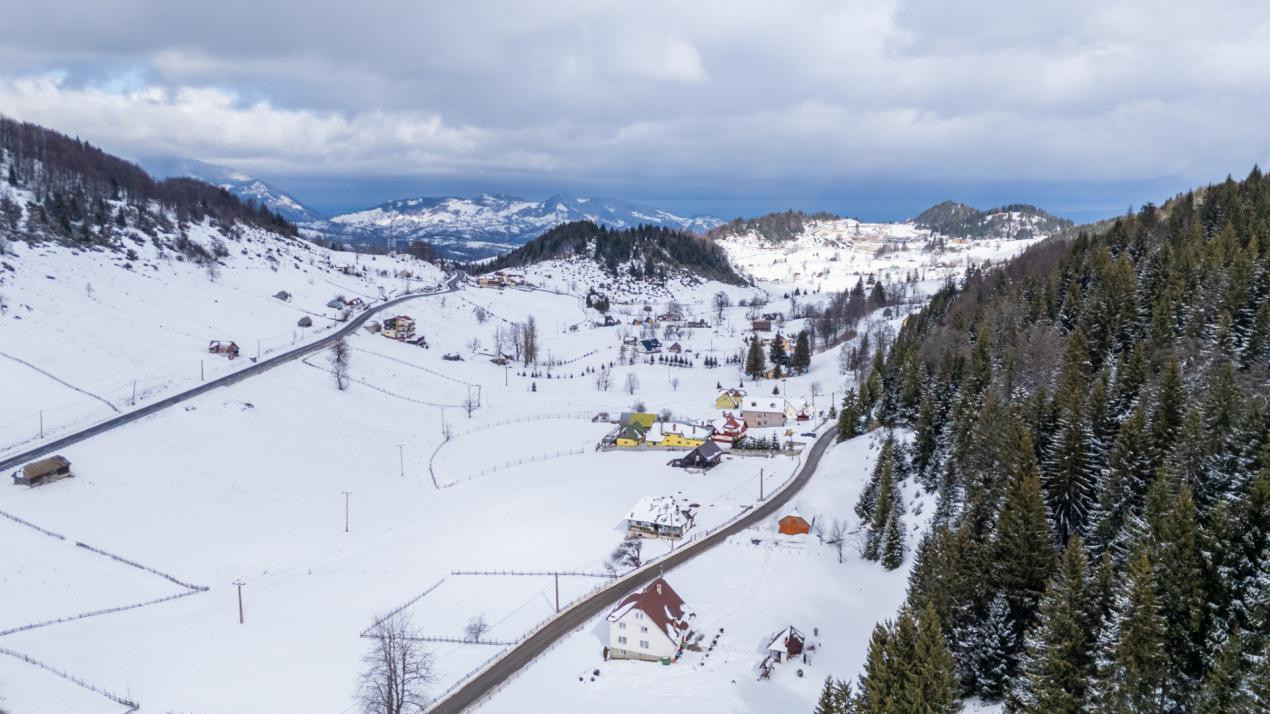 Oportunitate Investiție I Teren 4.000 mp în Fundata I 0% COMISION