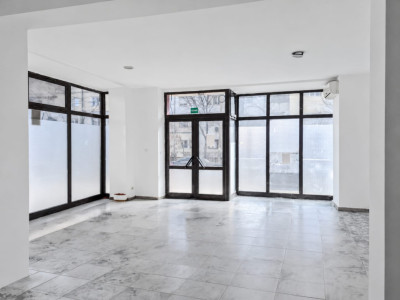 Spatiu ideal pentru salon/cabinet/after-school-vitrina mare-zona rezidentiala