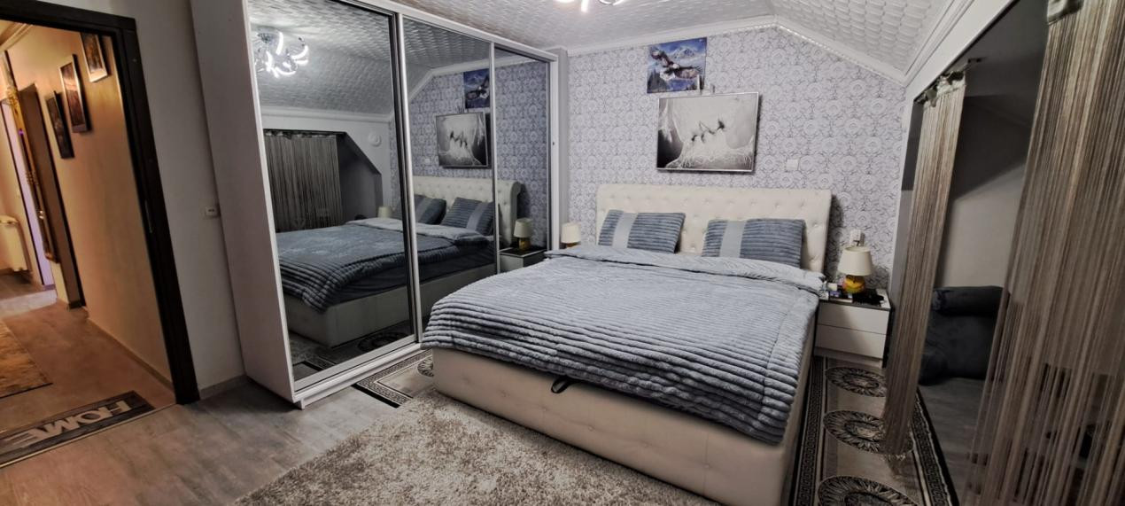 Apartament tip mansarda ,  decomandat , pe 2 niveluri , 92 mp utili