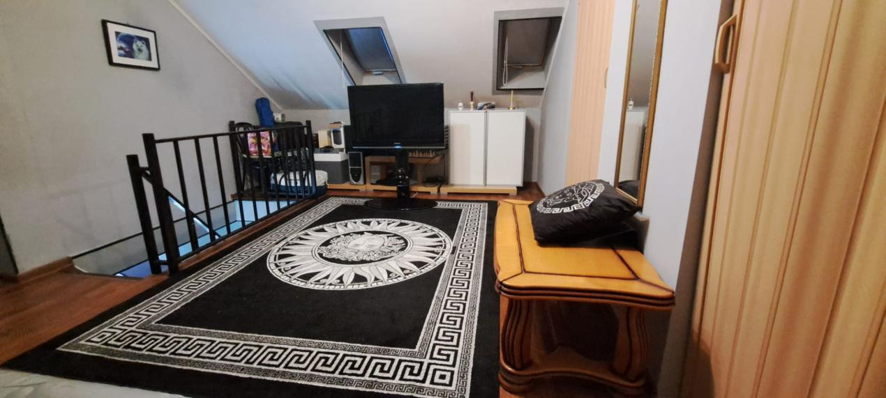 Apartament tip mansarda ,  decomandat , pe 2 niveluri , 92 mp utili