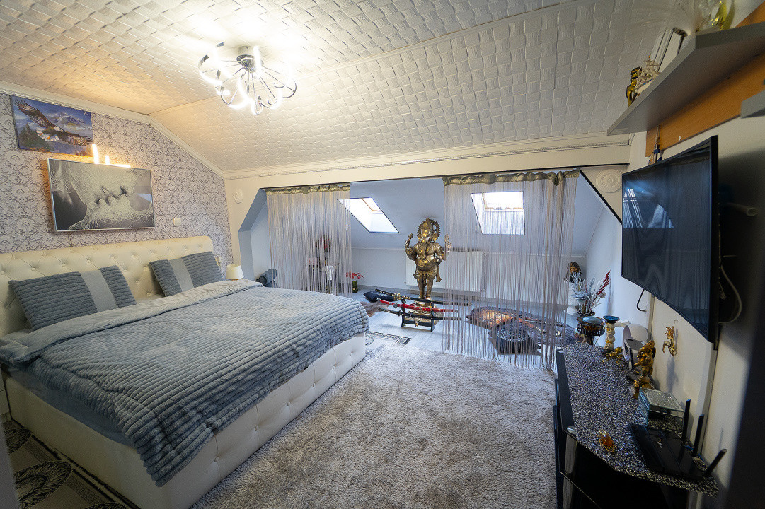 Apartament tip mansarda ,  decomandat , pe 2 niveluri , 92 mp utili