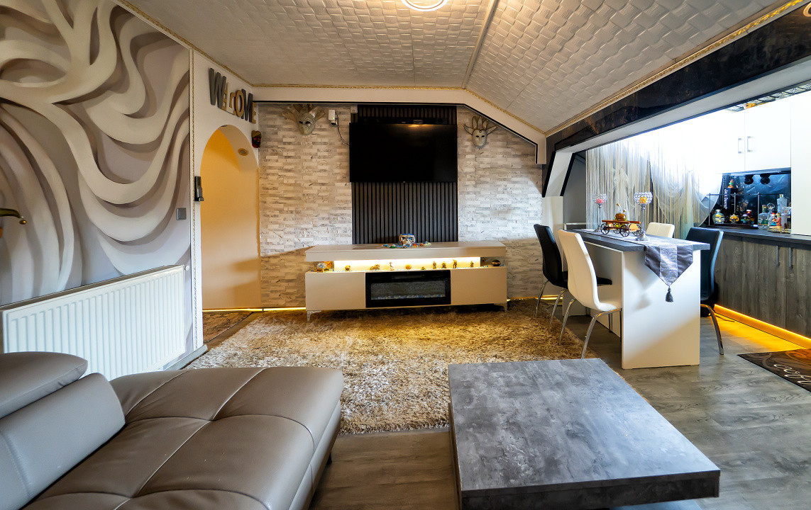 Apartament tip mansarda ,  decomandat , pe 2 niveluri , 92 mp utili