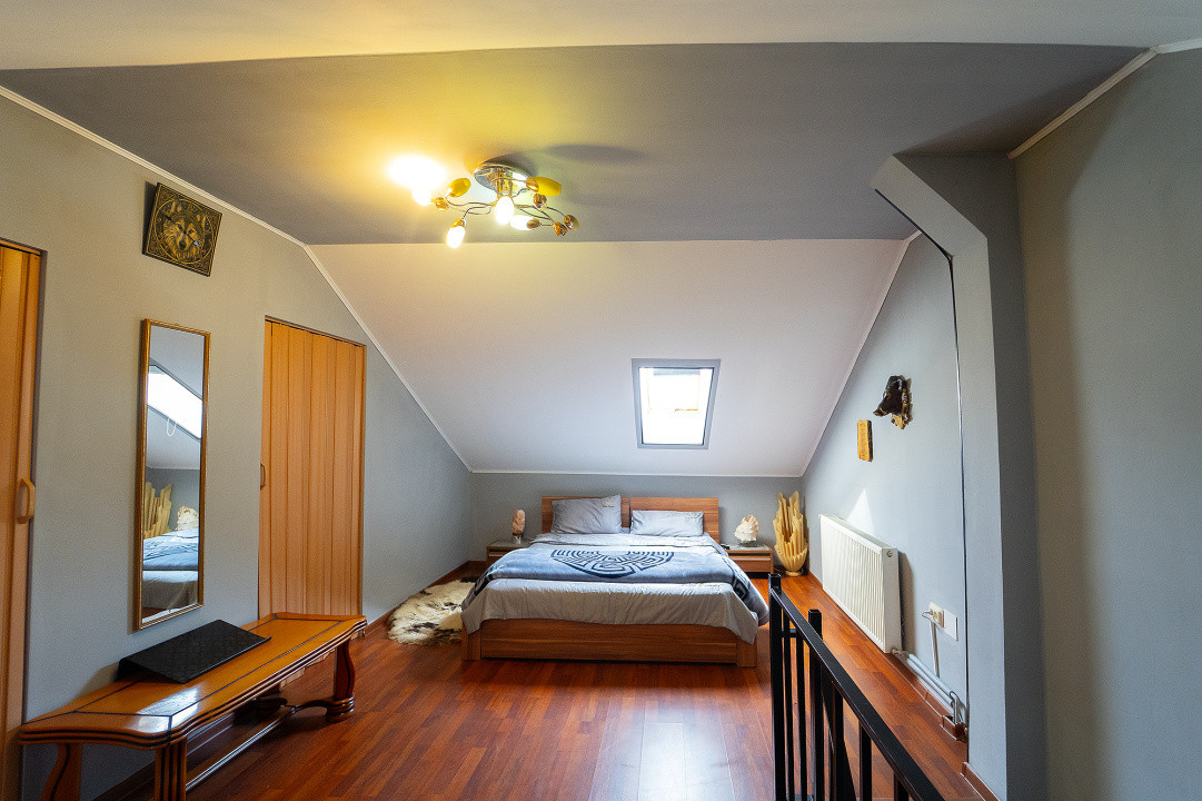 Apartament tip mansarda ,  decomandat , pe 2 niveluri , 92 mp utili