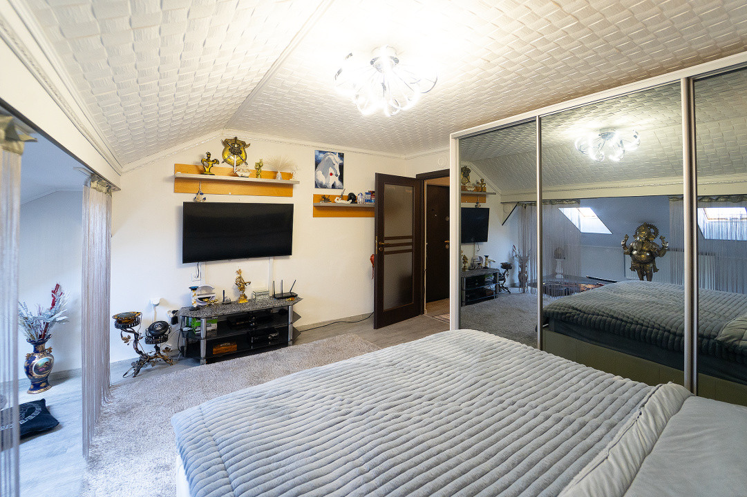 Apartament tip mansarda ,  decomandat , pe 2 niveluri , 92 mp utili