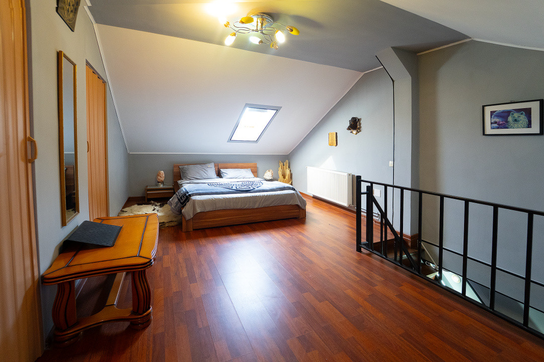 Apartament tip mansarda ,  decomandat , pe 2 niveluri , 92 mp utili