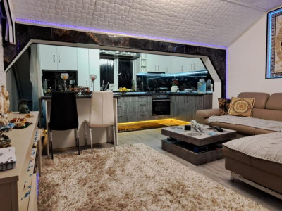 Apartament tip mansarda ,  decomandat , pe 2 niveluri , 92 mp utili