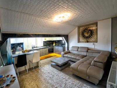 Apartament tip mansarda ,  decomandat , pe 2 niveluri , 92 mp utili