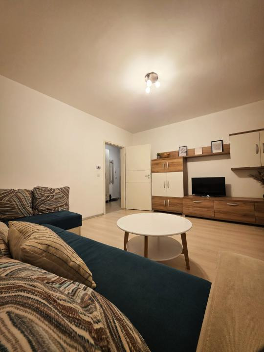 De închiriat 2 camere | decomandat | etaj intermediar 