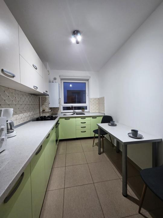 De închiriat 2 camere | decomandat | etaj intermediar 