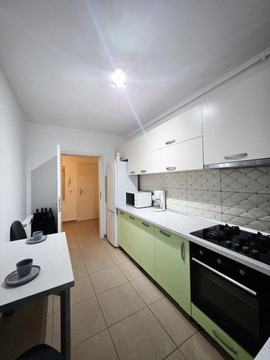 De închiriat 2 camere | decomandat | etaj intermediar 