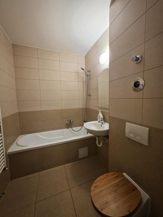 De închiriat 2 camere | decomandat | etaj intermediar 