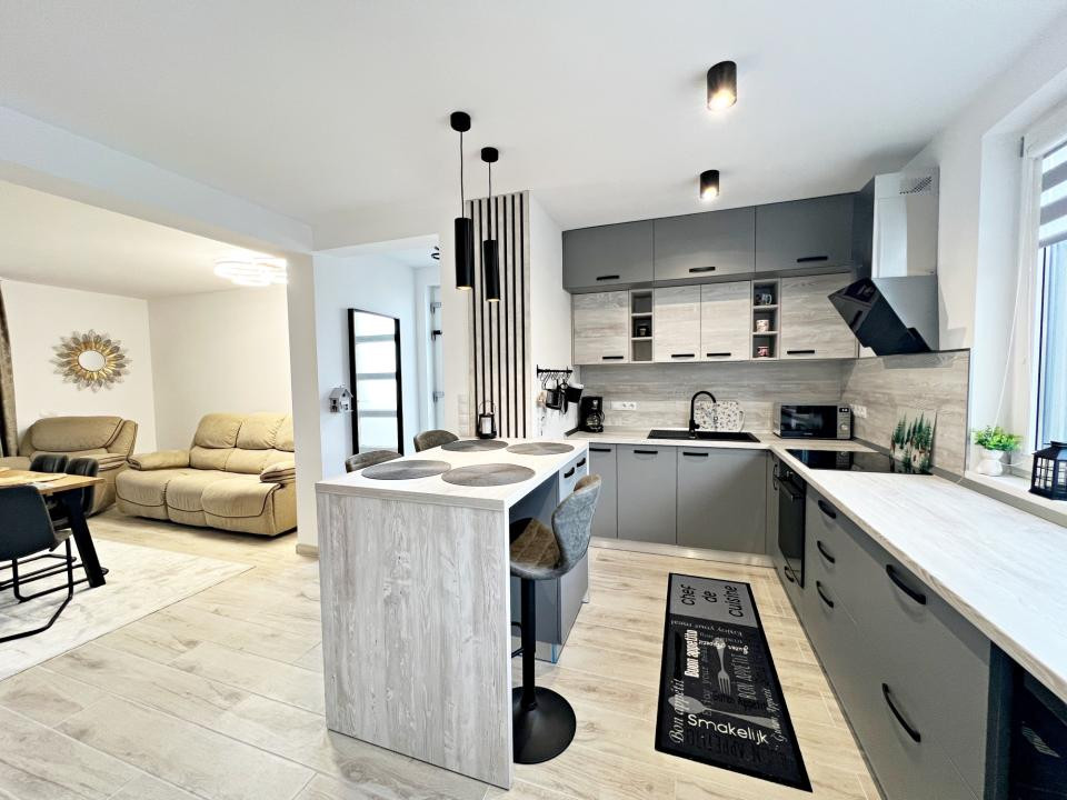 Casa nouă 4 cam. modernă, mobilată și utilată, curte. 10 min. de Sibiu 