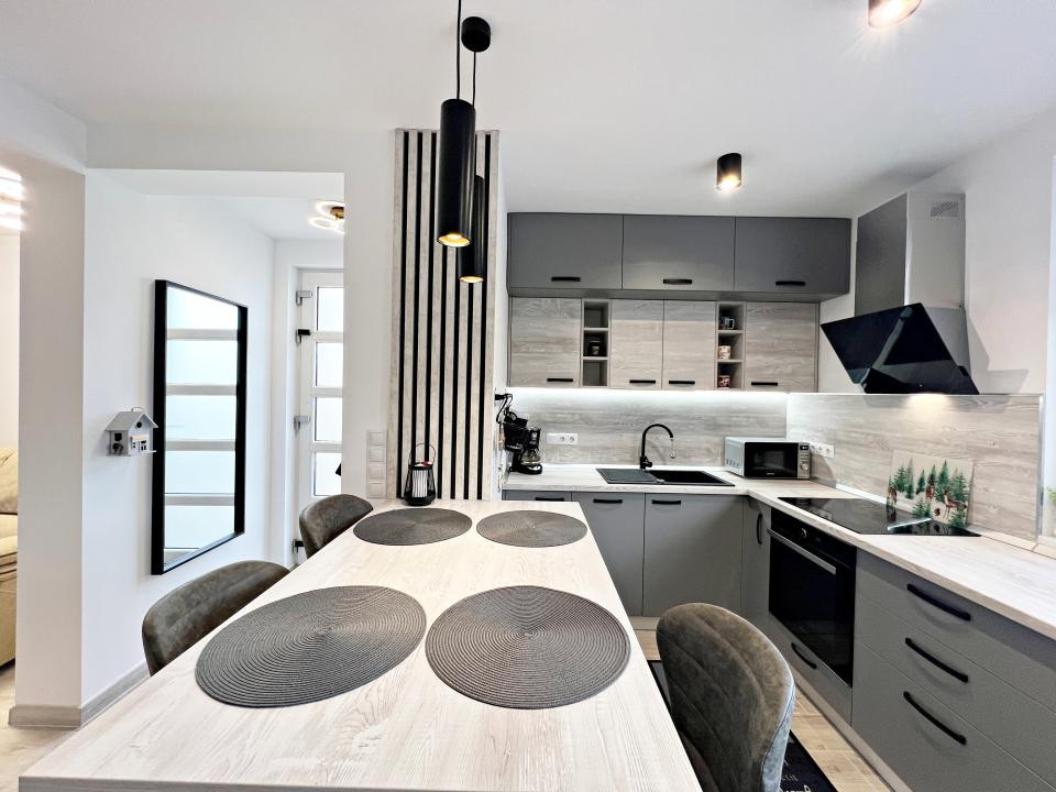 Casa nouă 4 cam. modernă, mobilată și utilată, curte. 10 min. de Sibiu 