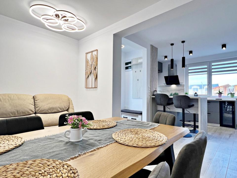 Casa nouă 4 cam. modernă, mobilată și utilată, curte. 10 min. de Sibiu 