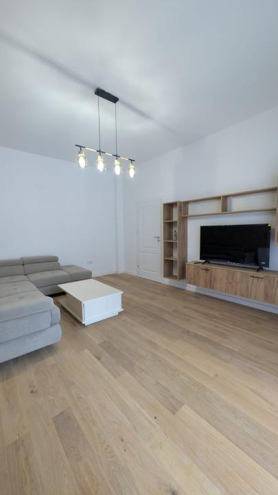 Apartament 2 camere nou, prima închiriere, parcare privată, zona Cireșica!