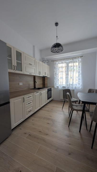 Apartament 2 camere nou, prima închiriere, parcare privată, zona Cireșica!