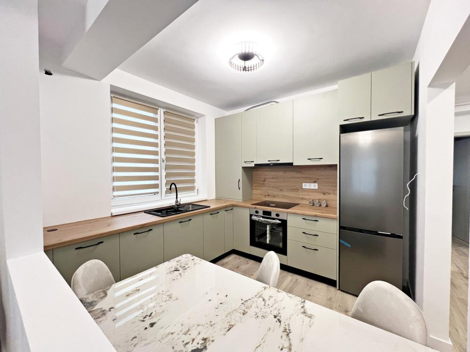 De închiriat apartament 2 camere complet mobilat si utilat. Terasă mare. 