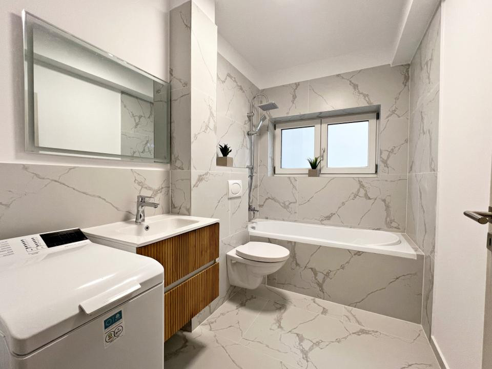 De închiriat apartament 2 camere complet mobilat si utilat. Terasă mare. 