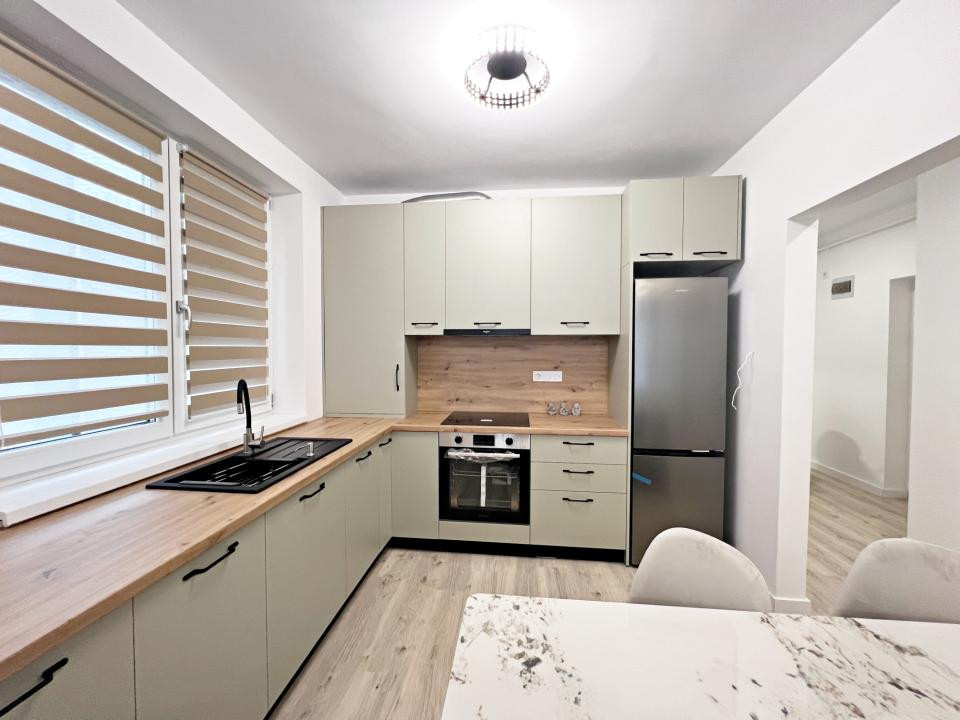 De închiriat apartament 2 camere complet mobilat si utilat. Terasă mare. 