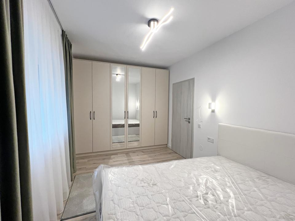 De închiriat apartament 2 camere complet mobilat si utilat. Terasă mare. 