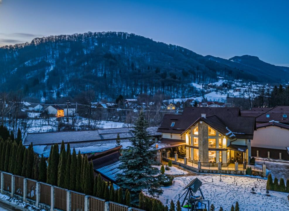 Vilă spectaculoasă lângă Castelul Bran cu piscină și cramă COMISION 0%