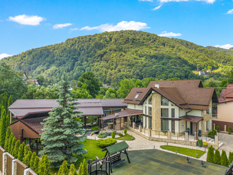 Vilă spectaculoasă lângă Castelul Bran cu piscină și cramă COMISION 0%