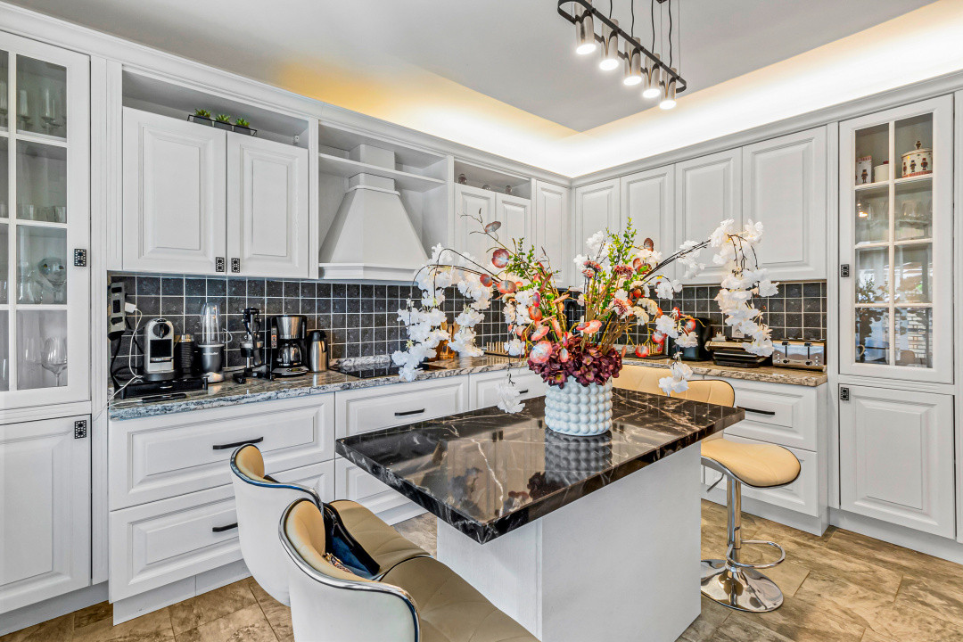 Vilă spectaculoasă lângă Castelul Bran cu piscină și cramă COMISION 0%