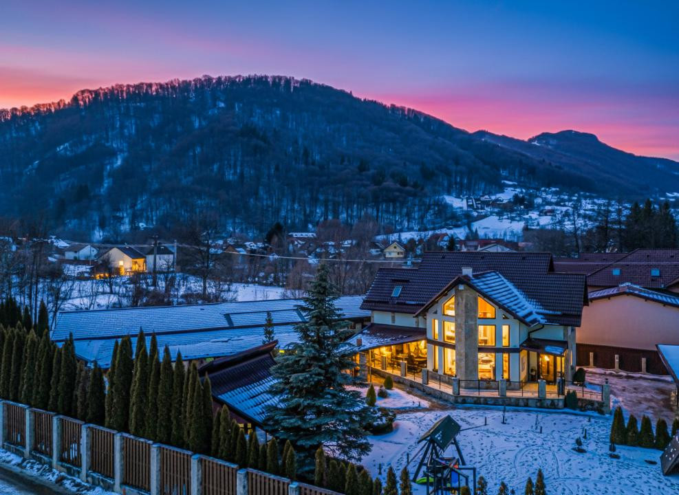 Vilă spectaculoasă lângă Castelul Bran cu piscină și cramă COMISION 0%