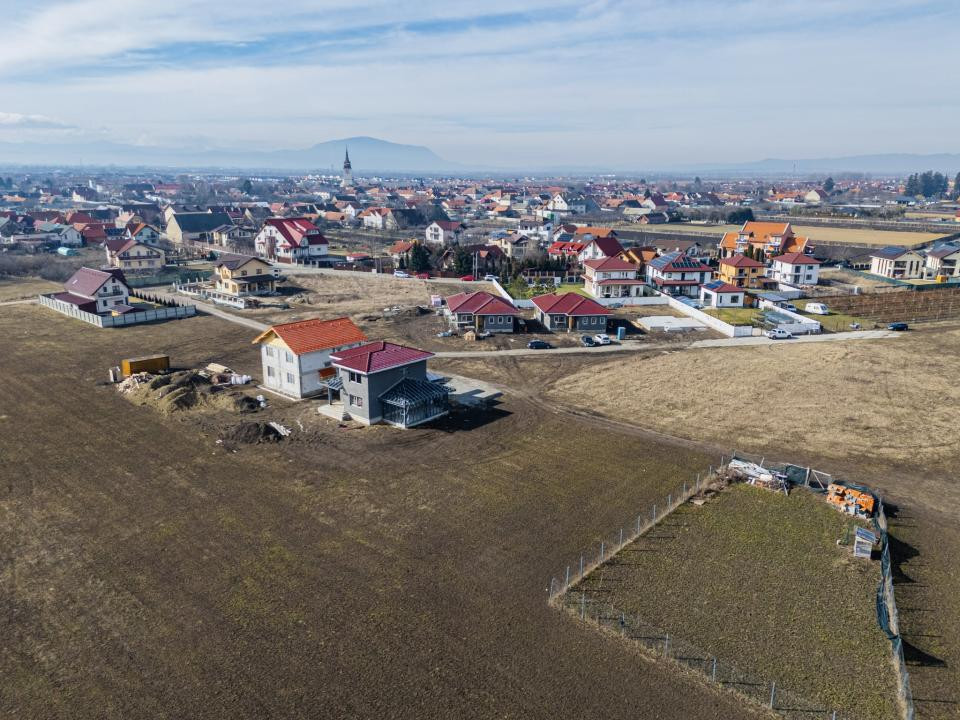 Teren intravilan 585mp Sânpetru, panoramă Lempes si padure, Comision 0%