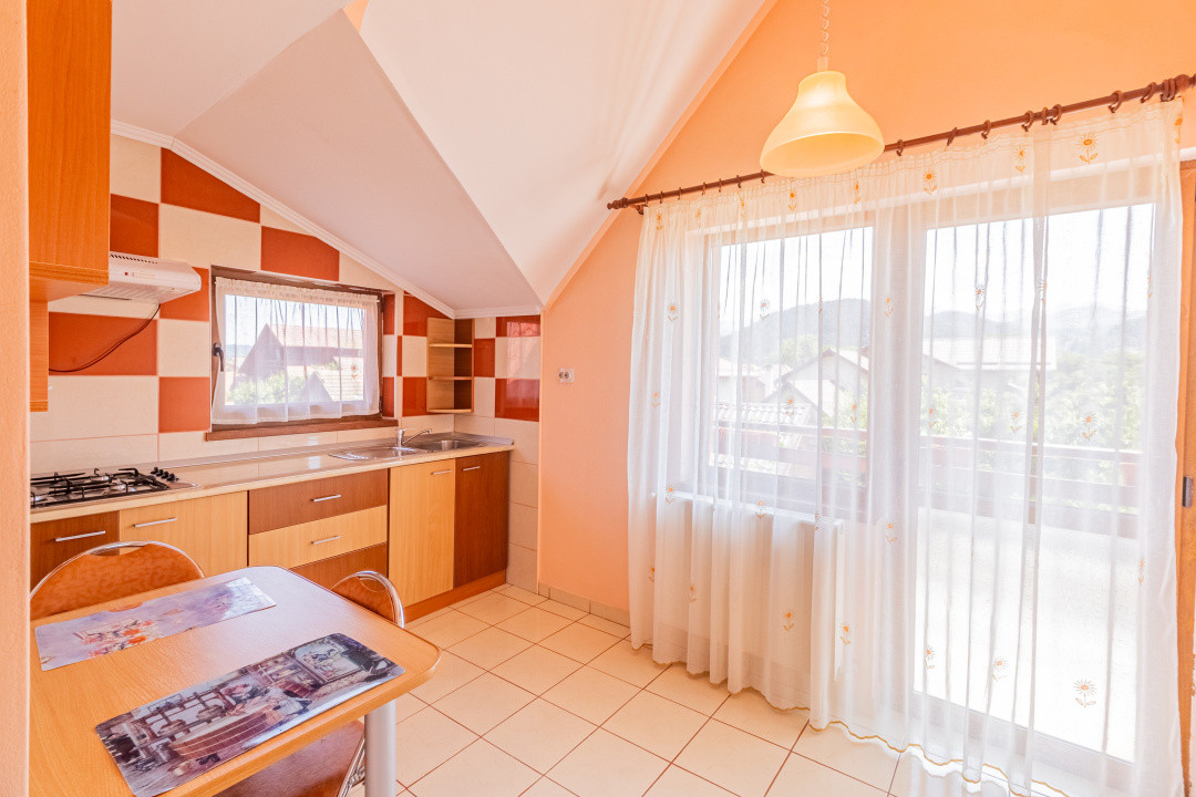 Casă cu potențial turistic în Râșnov, singur in curte, Comision 0%