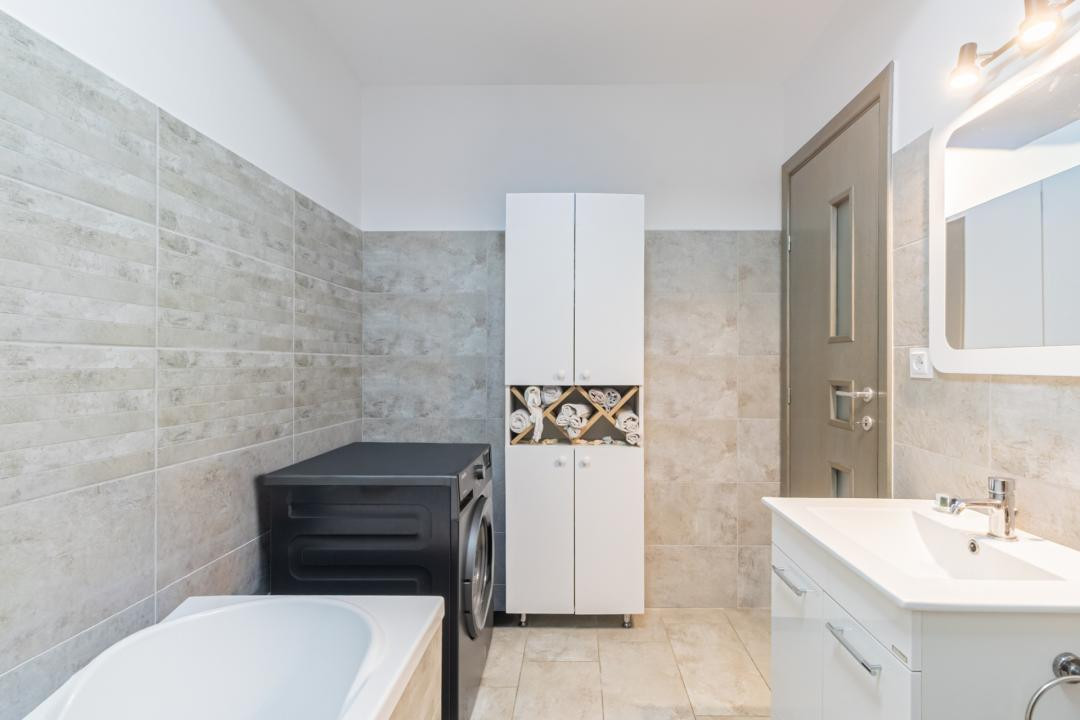 Studio modern, bloc cu lift, AC, parcare privată inclusă în preț!