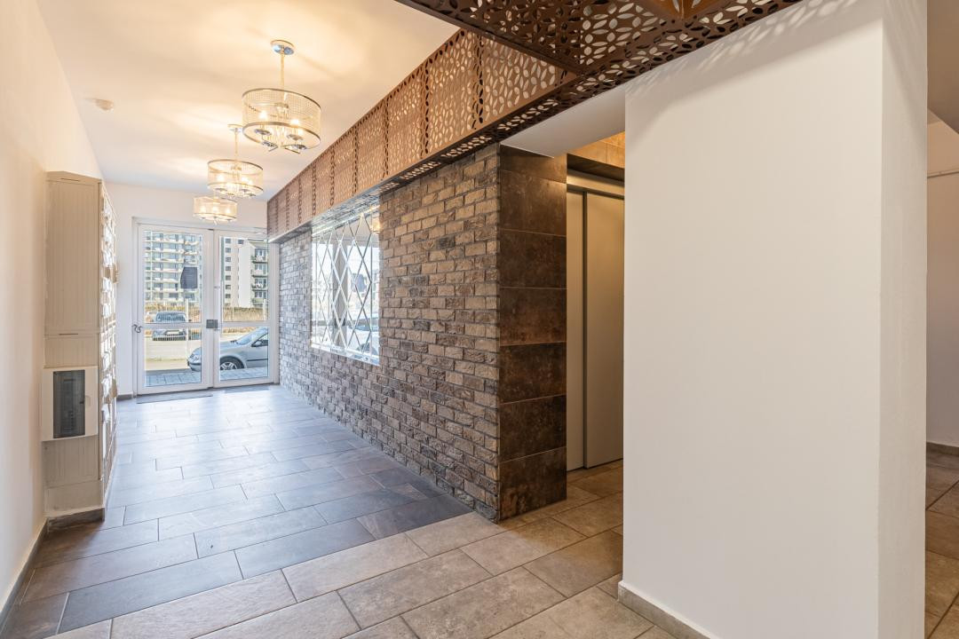 Studio modern, bloc cu lift, AC, parcare privată inclusă în preț!