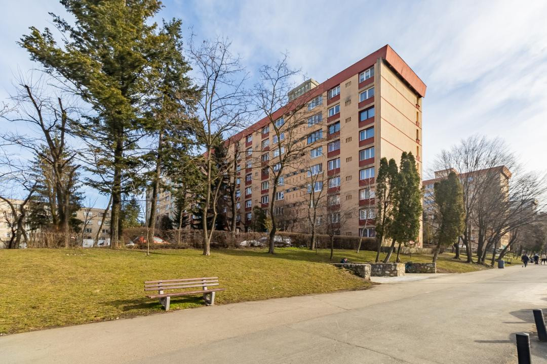 Vânzare apartament cu 3 camere - zona Centrul Civic