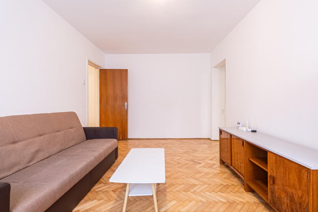 Vânzare apartament cu 3 camere - zona Centrul Civic