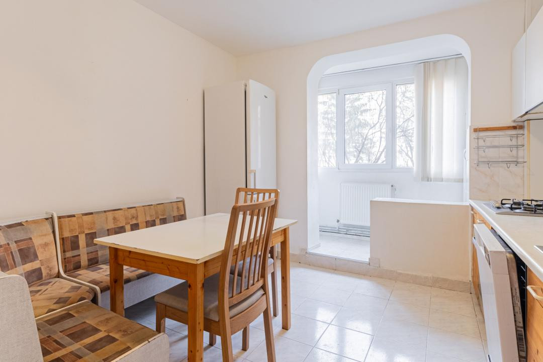 Vânzare apartament cu 3 camere - zona Centrul Civic