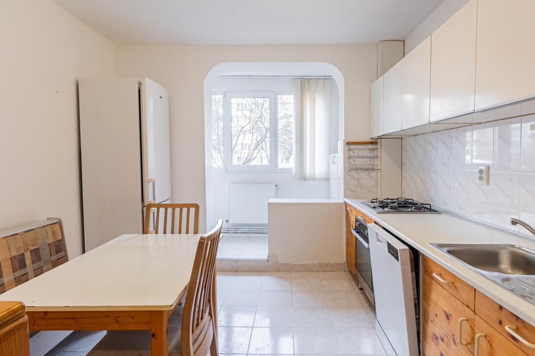 Vânzare apartament cu 3 camere - zona Centrul Civic